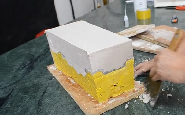 模具硅橡膠成型后怎樣制作外模？